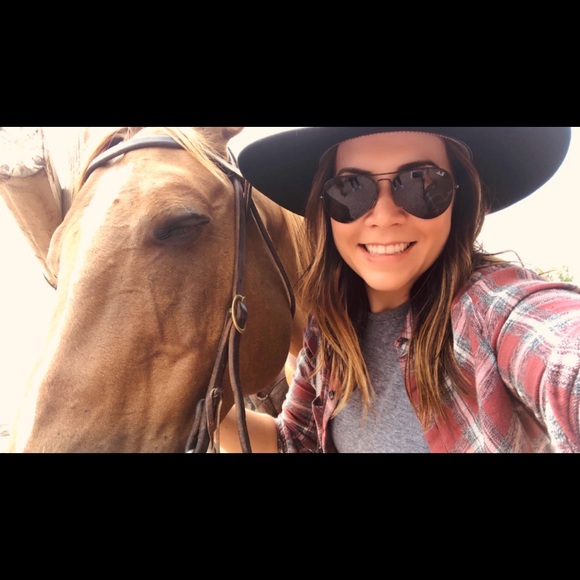 Meet your Posher, Erica - Picture 1 of 1